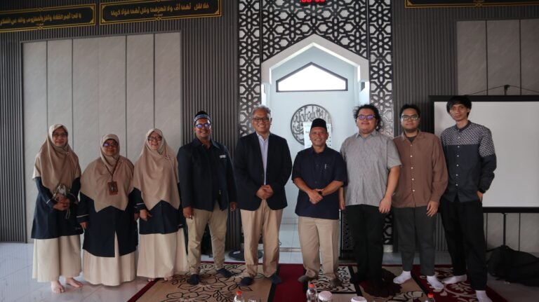 Day of AI Indonesia Membekali Lebih dari 100 Pendidik Sekolah Islam Terpadu Fitrah Hanniah dengan Literasi AI