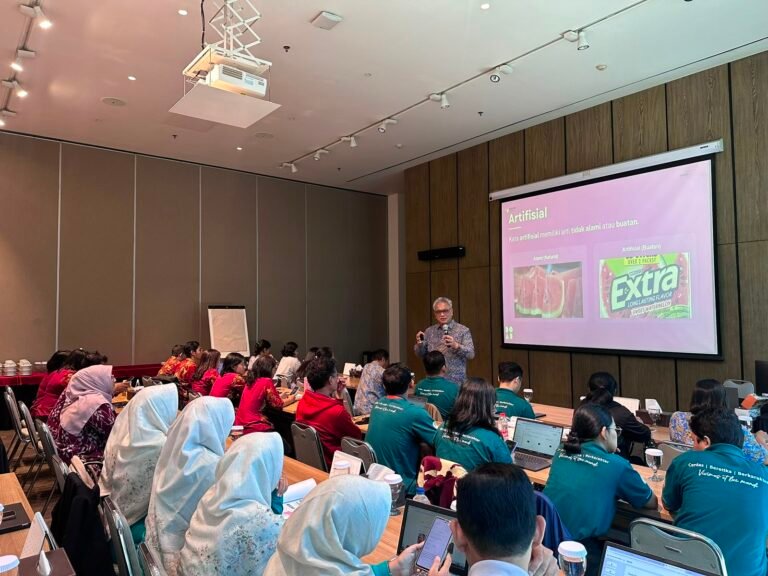 Day of AI Indonesia dan Bakti Pendidikan Djarum Foundation Membekali Lebih dari 100 Pendidik di Kudus dengan Literasi AI